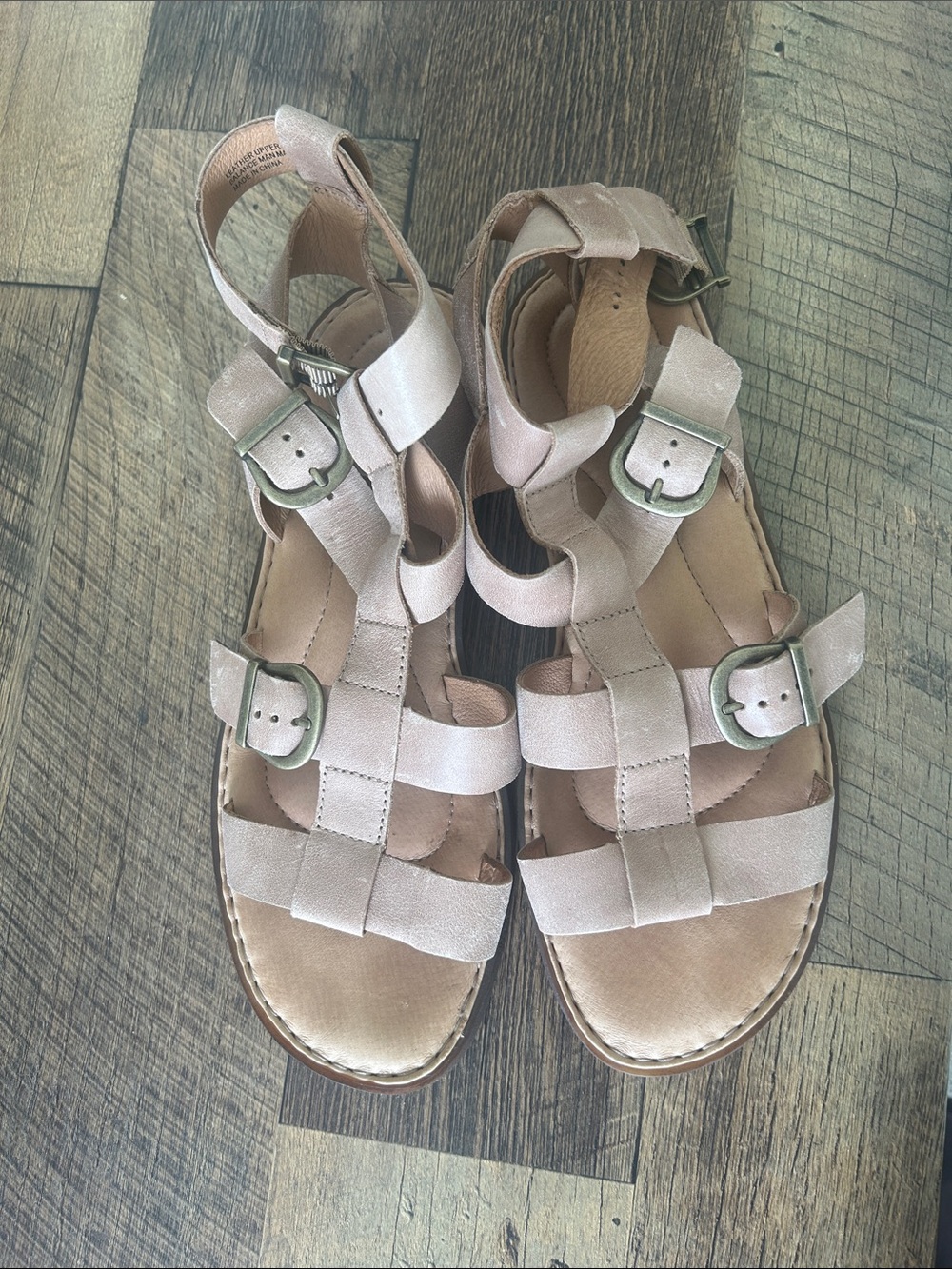 Born Women's Light Beige Strappy Buckle Sandals